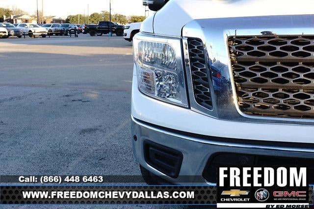 2018 Nissan TITAN SV