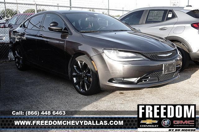2016 Chrysler 200 S's photo
