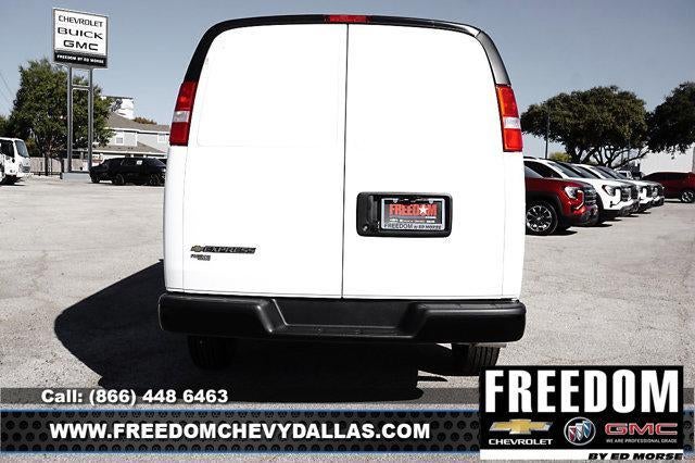 2025 Chevrolet Express Cargo WT
