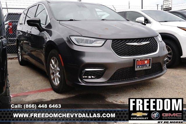 2023 Chrysler Pacifica Touring L's photo