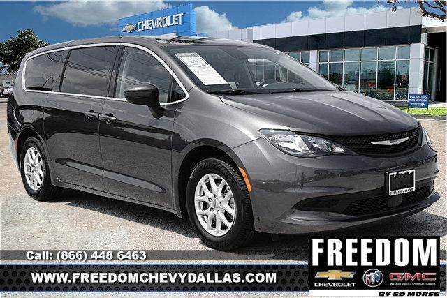 2023 Chrysler Voyager LX's photo