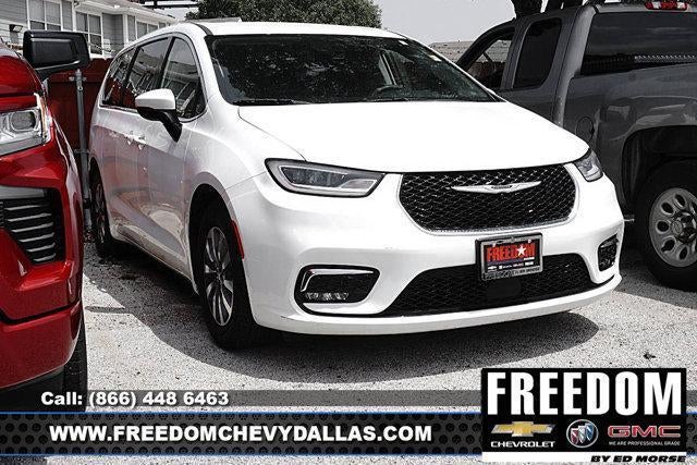 2023 Chrysler Pacifica Hybrid Touring L Hybrid's photo